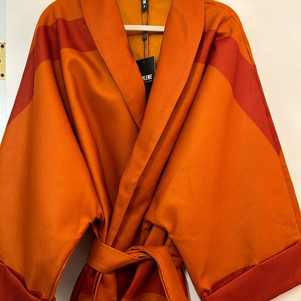 Women’s lightweight jacket (Excellent condition) never worn